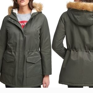Levi's Army Green Winter Parka Sherpa Lined With Hood Size XS